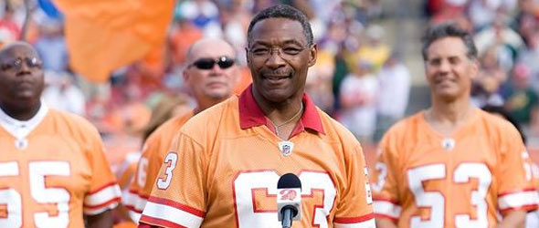 Football Hall Of Famer Lee Roy Selmon Dies After Stroke